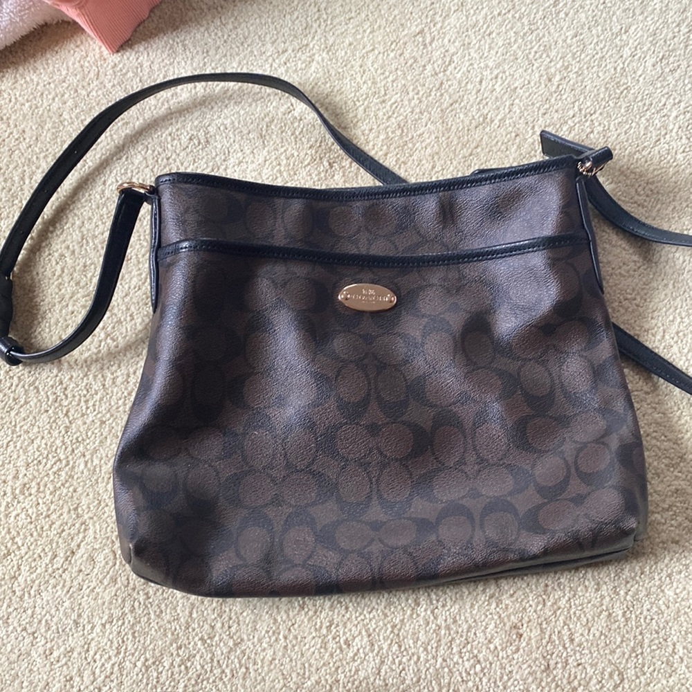 Euc coach crossbody
